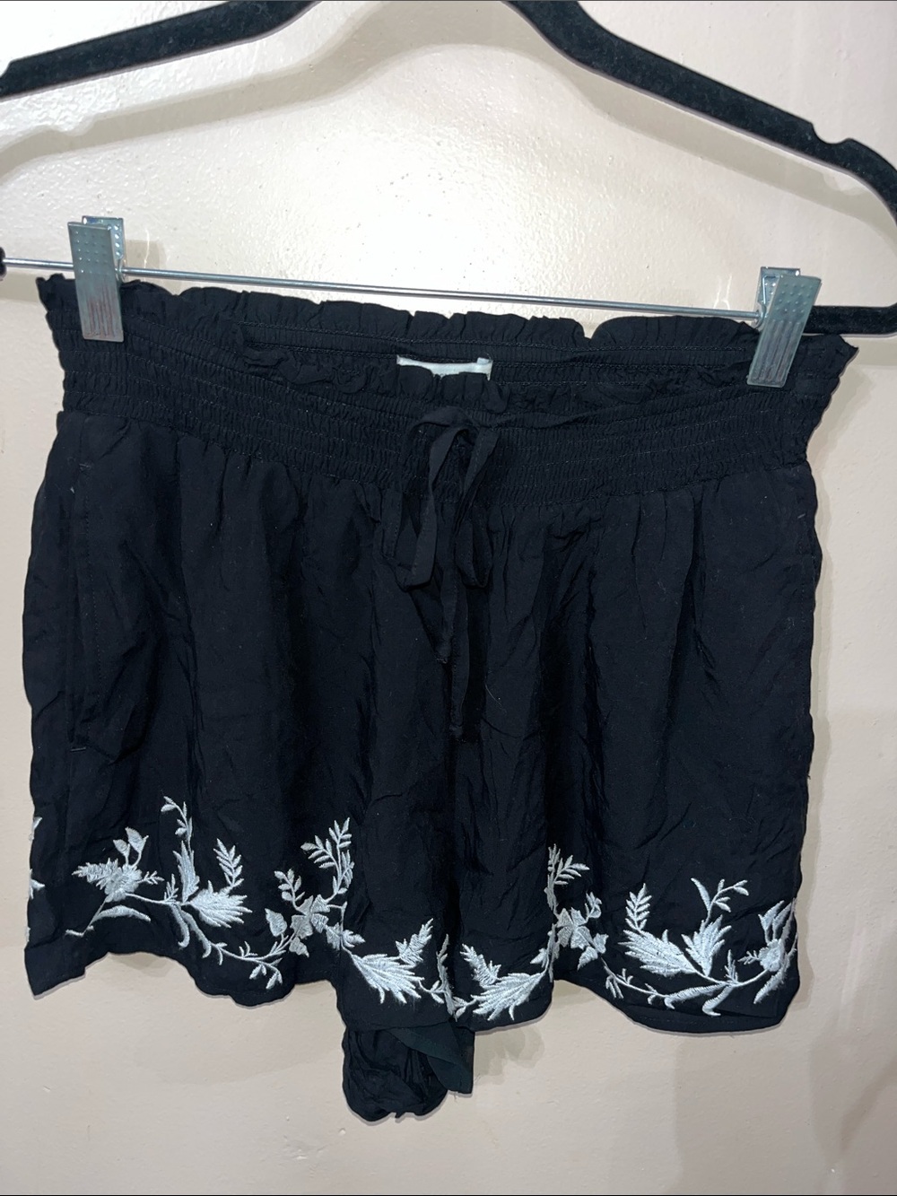 American Eagle Black Embroidered High Rise Smock-Waist Women's Shorts — Size M